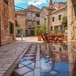 House Sidro, Tatil Evi