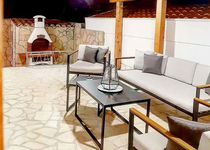 بيت للعطل House Sidro, ستاري غراد